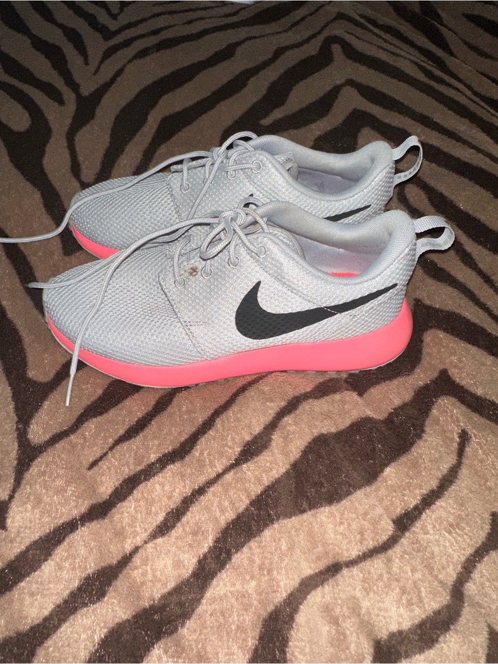 Nike Women’s Light Gray Mesh Sneakers with Pink Sole